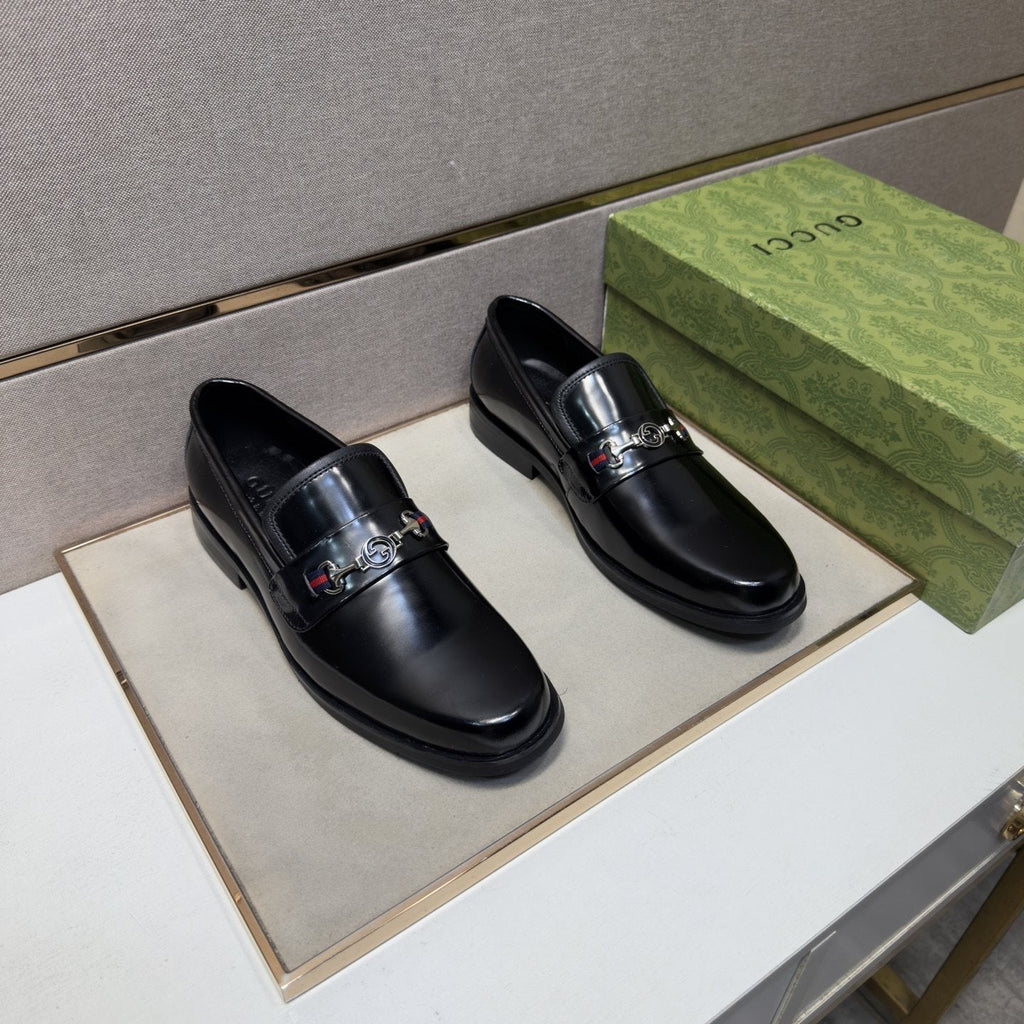 Gucci Men's Black Metal-Hardware Loafers - Rounded Toe