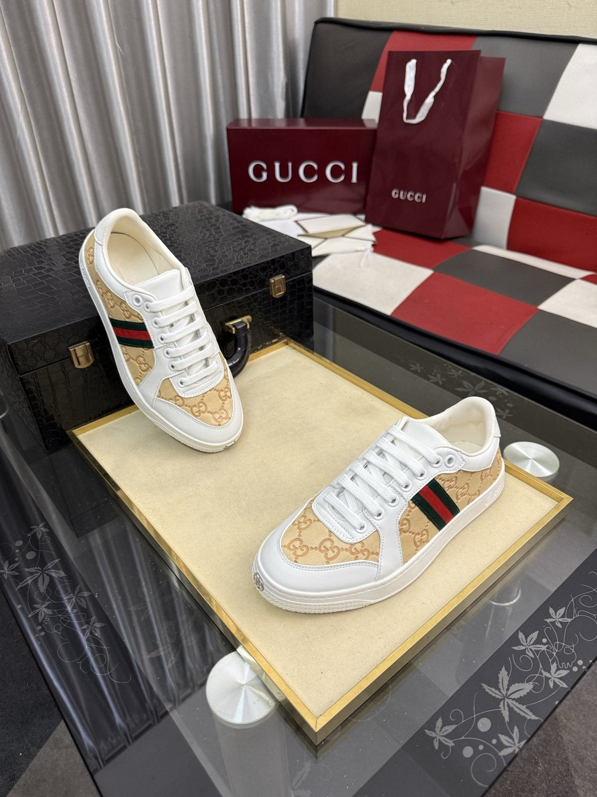 Gucci Patterned Low-Top Sneakers with Stripes