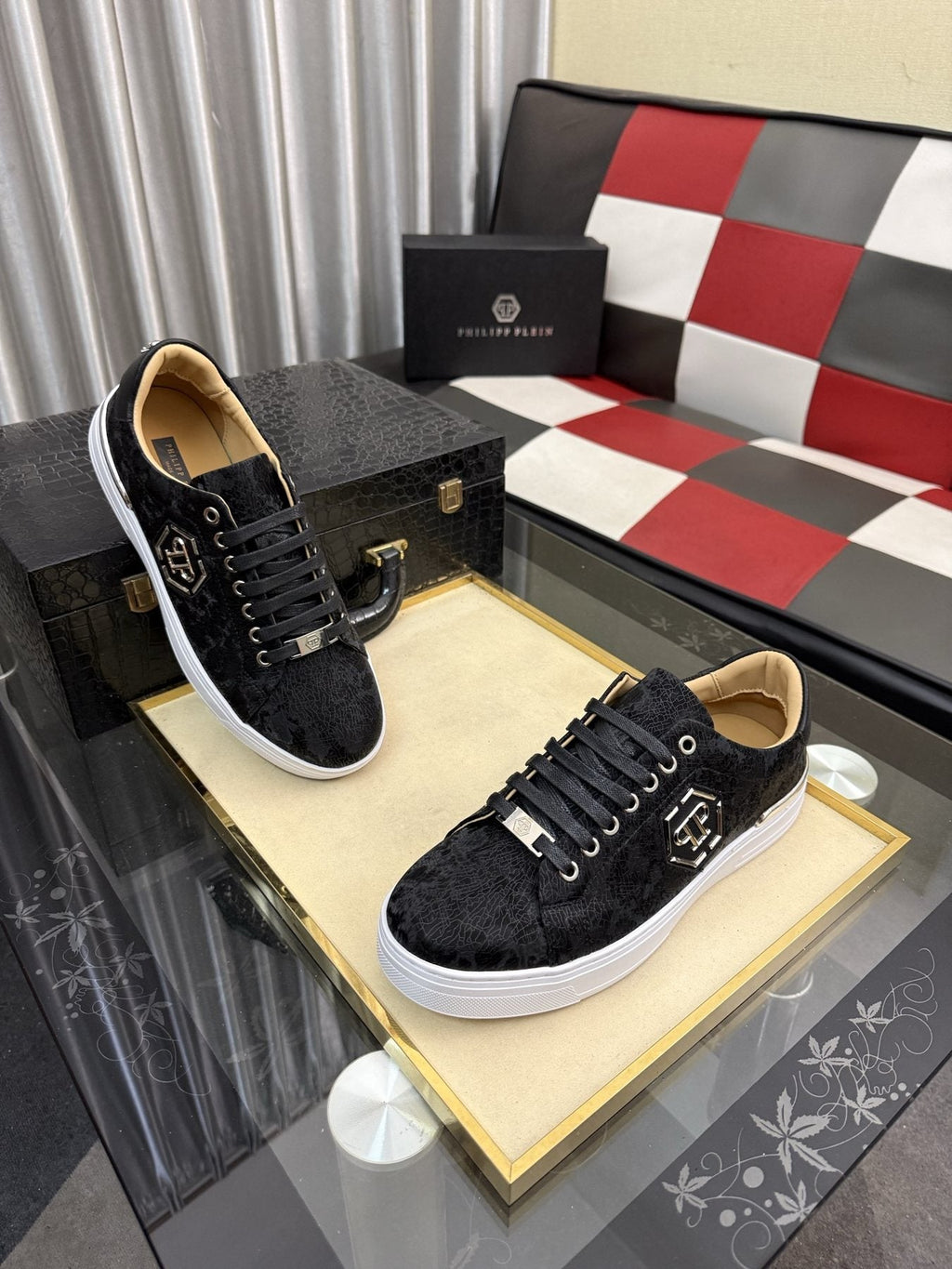 Philipp Plein Emblem Low-Top Sneakers